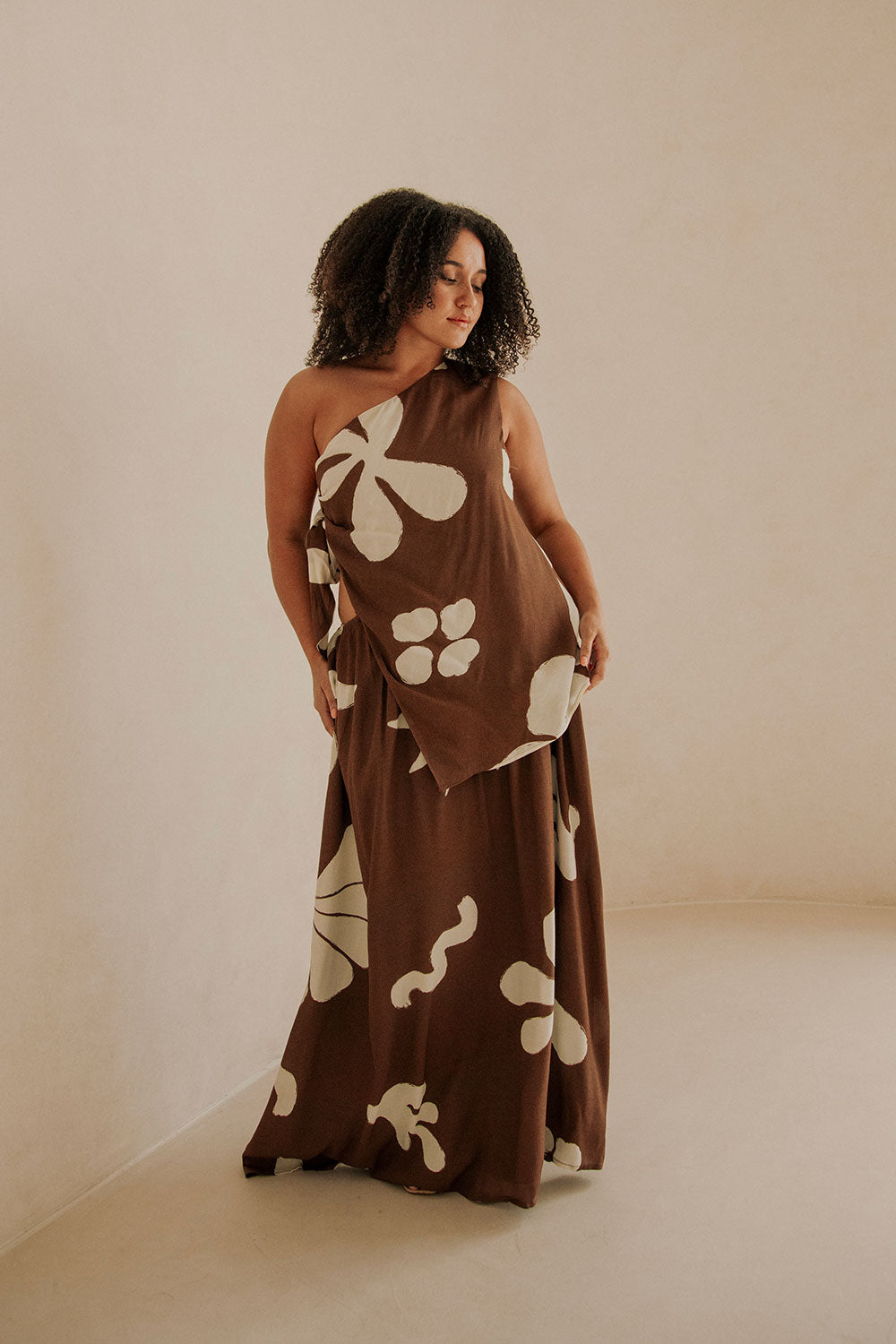 Stylish Lessi Maxi Dress in Exclusive Galene Brown Print