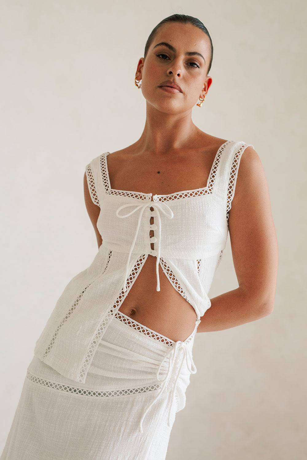Exquisite White Zia Top Made of High - quality Natural Cotton