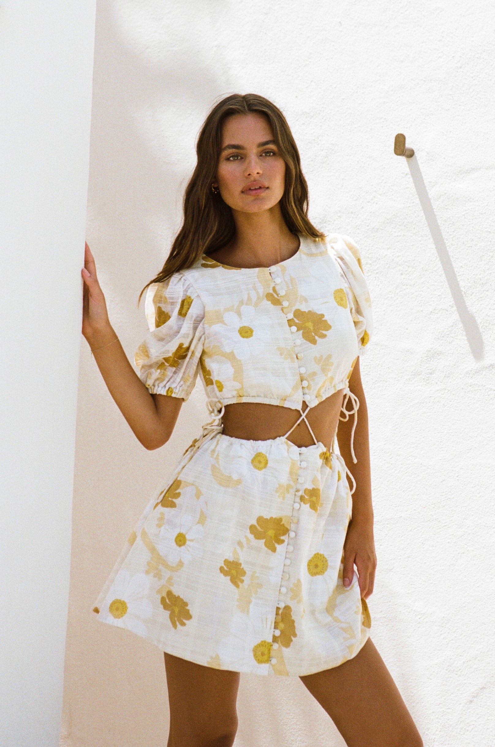 Exquisite Reina Cut - out Women's Dress with Exclusive Flourish Print
