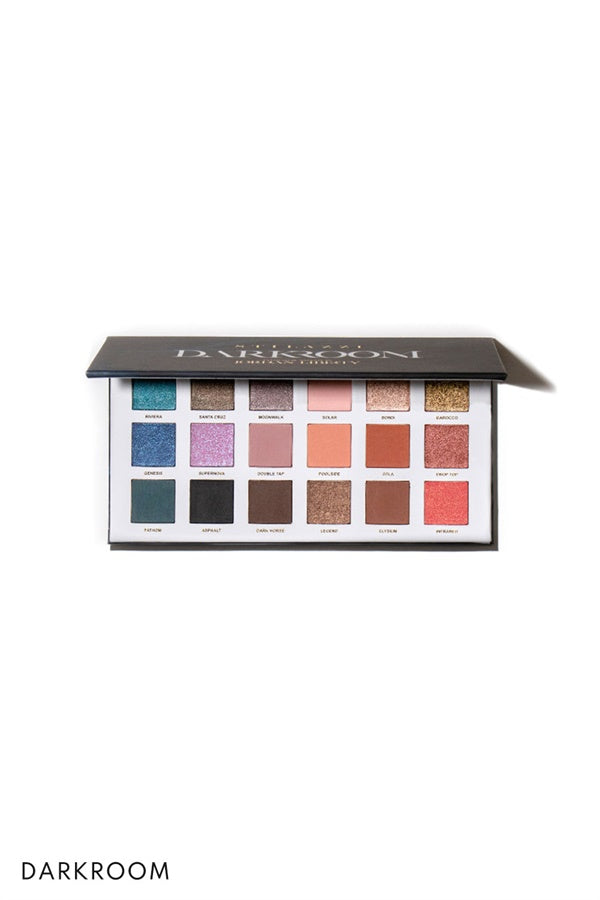 Stilazzi Shimmery and Matte Eyeshadow Palette for Creative Makeup