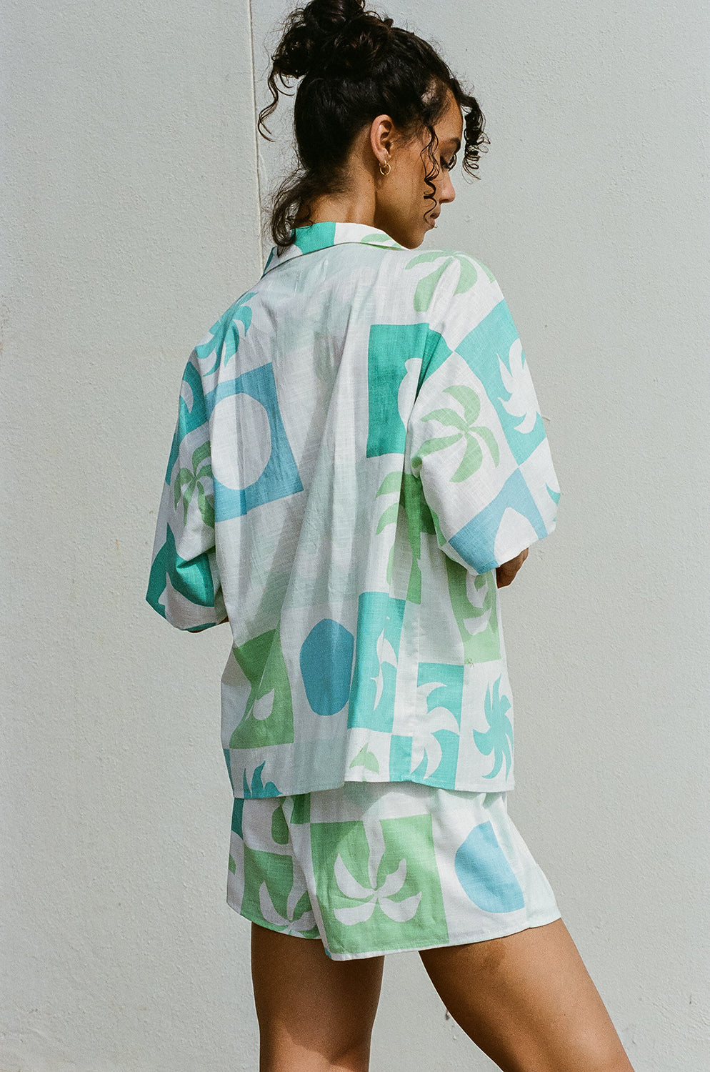 Stylish Seona Women's Top in Palm Tile Breeze Pattern