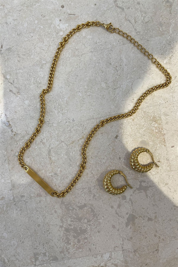 Stylish Gold-Toned ID Bar Link Chain Necklace for Fashion Lovers