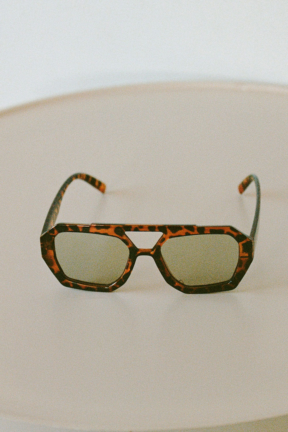 Stylish Retro-Inspired Rexha Fashion Sunglasses