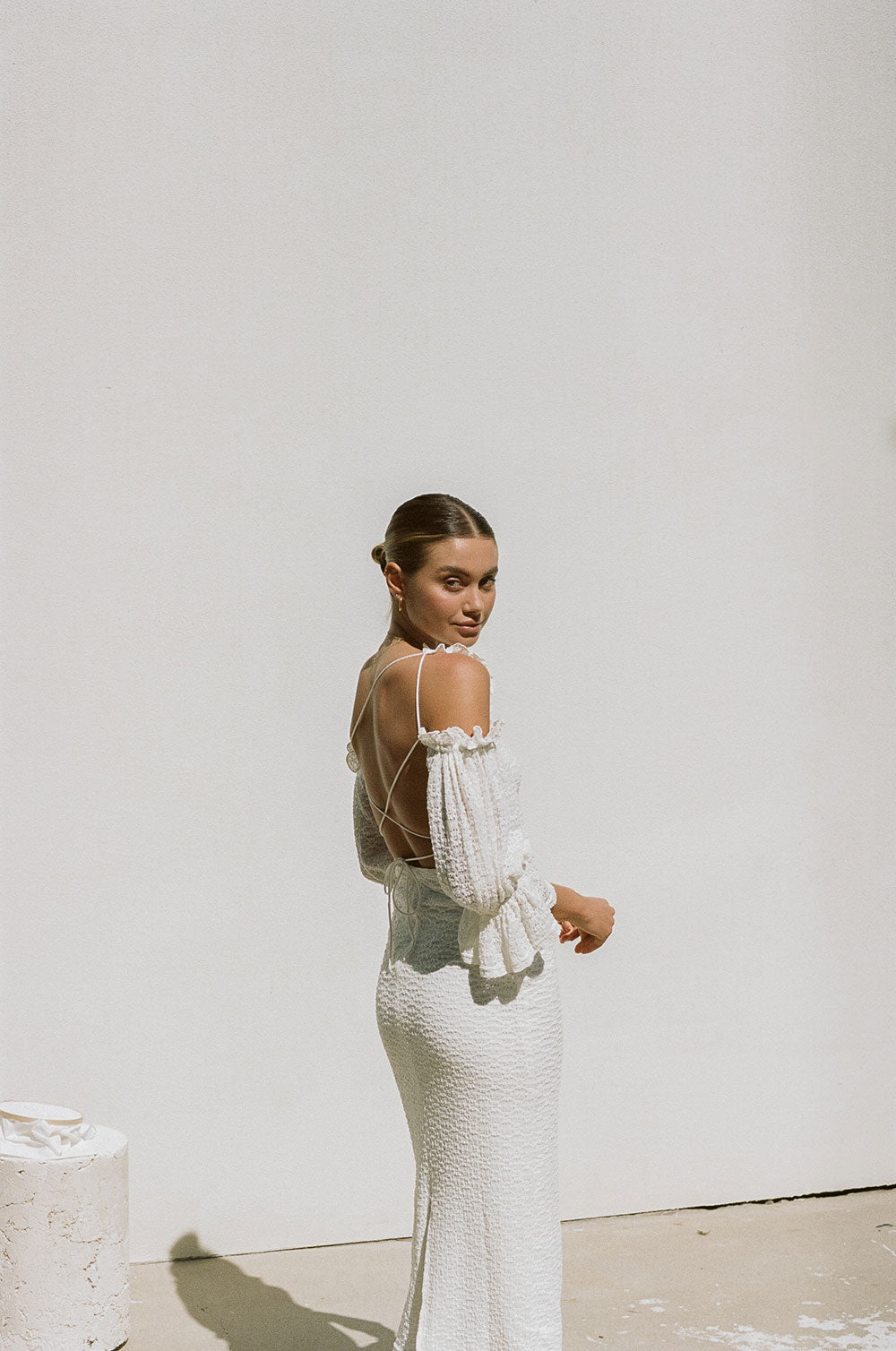Stunning White Aluer Backless Cold - Shoulder Lace Midi Dress