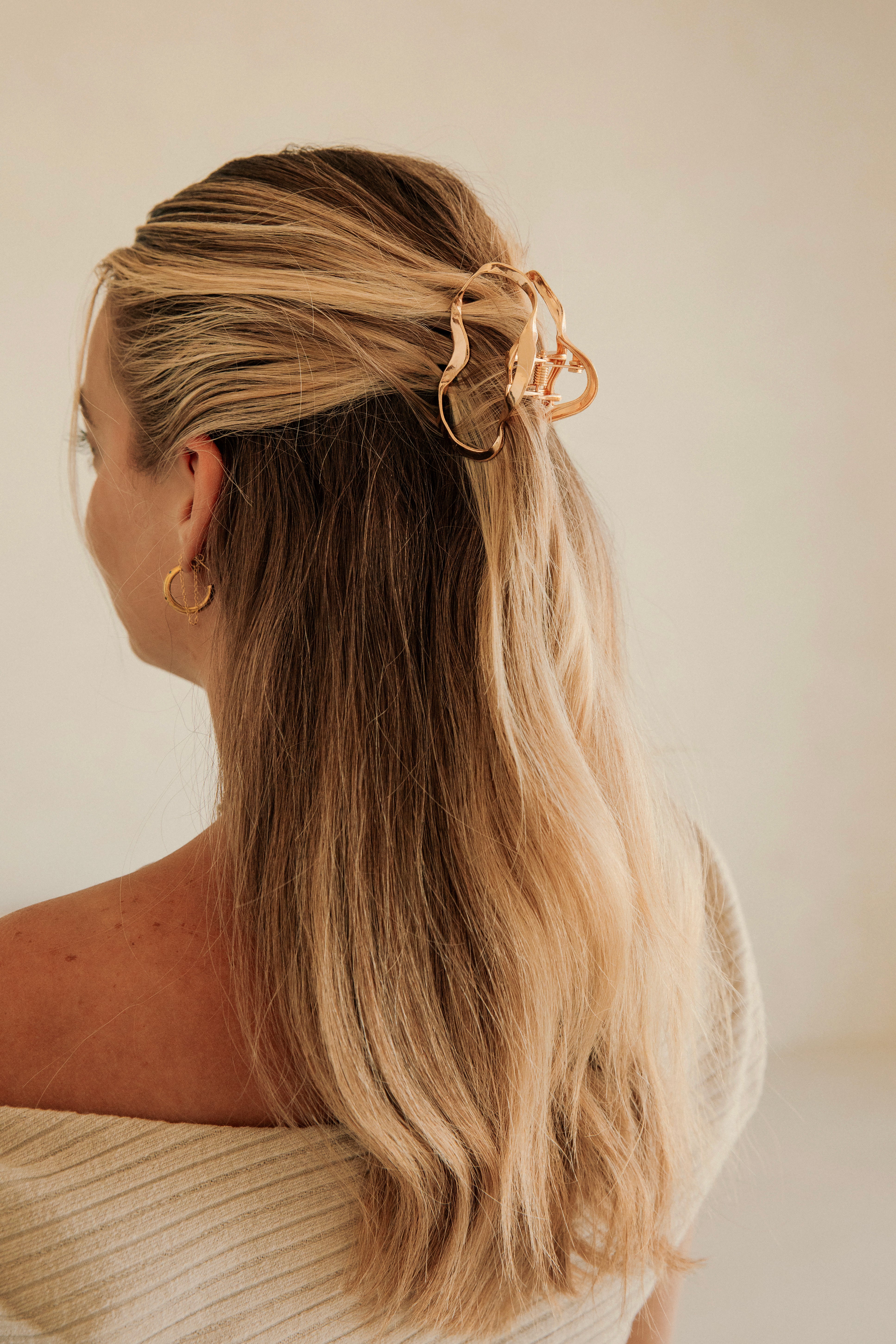 Gorgeous Gold-Toned Solana Hammered Look Claw Clip for Effortless Updo