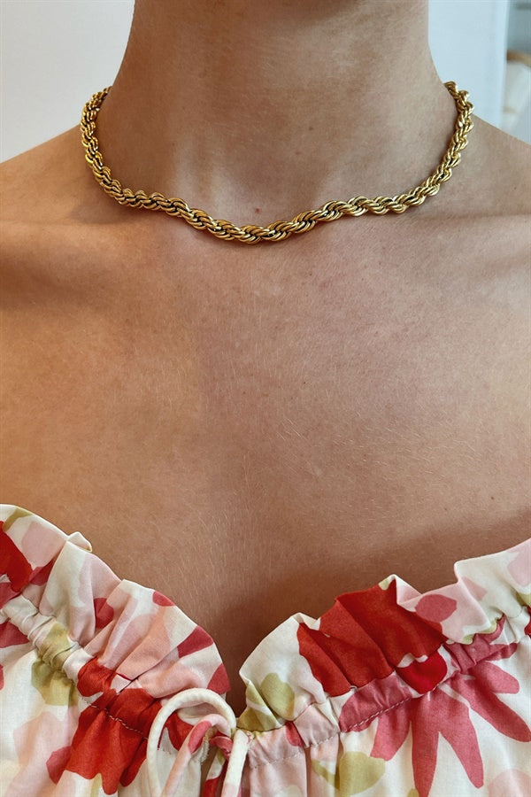 Gorgeous Gold-Toned Twisted Chain Juliette Choker Necklace for Stacking