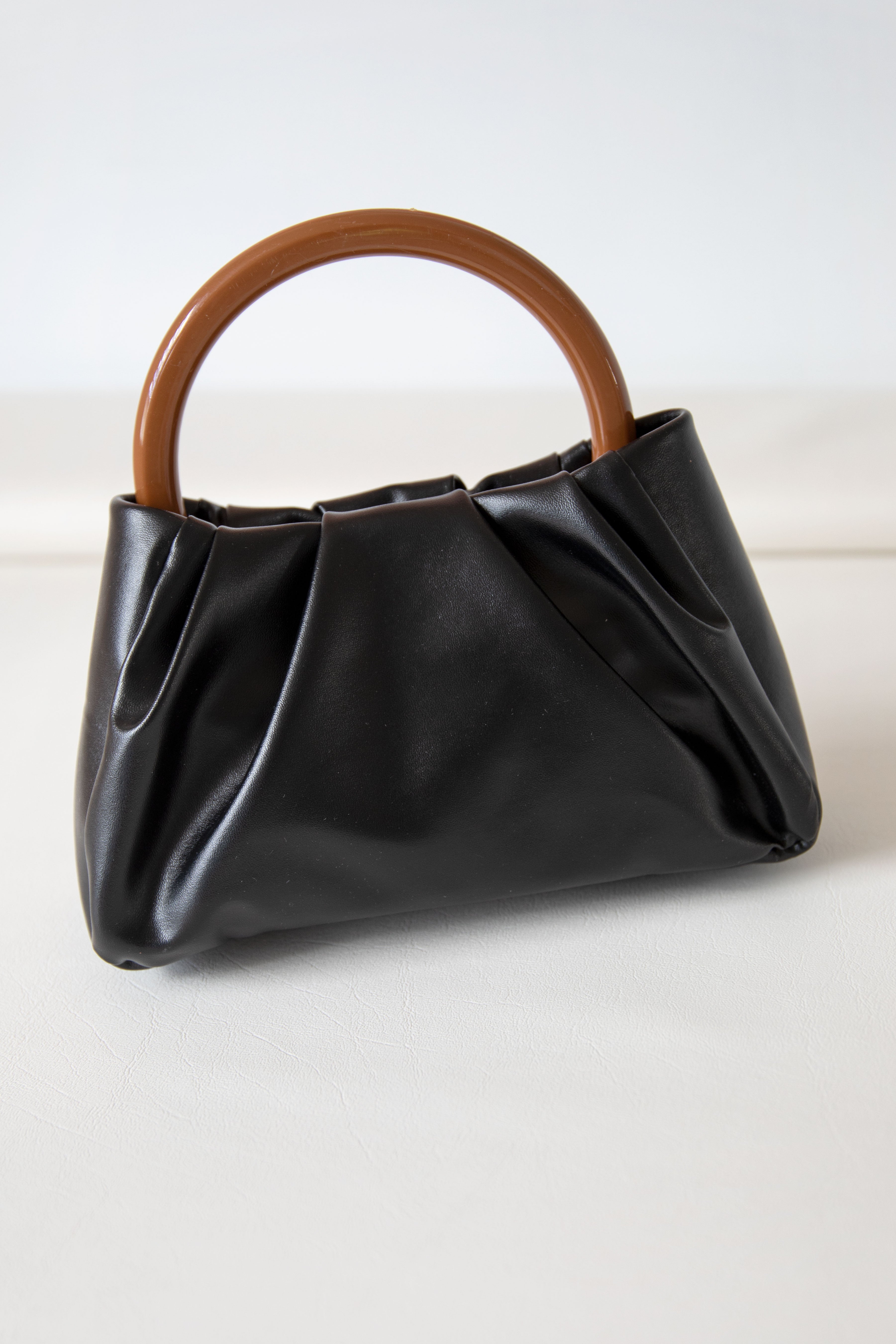 Vintage-Style Audrey Handbag in Classic Black with Wood-Look Handle