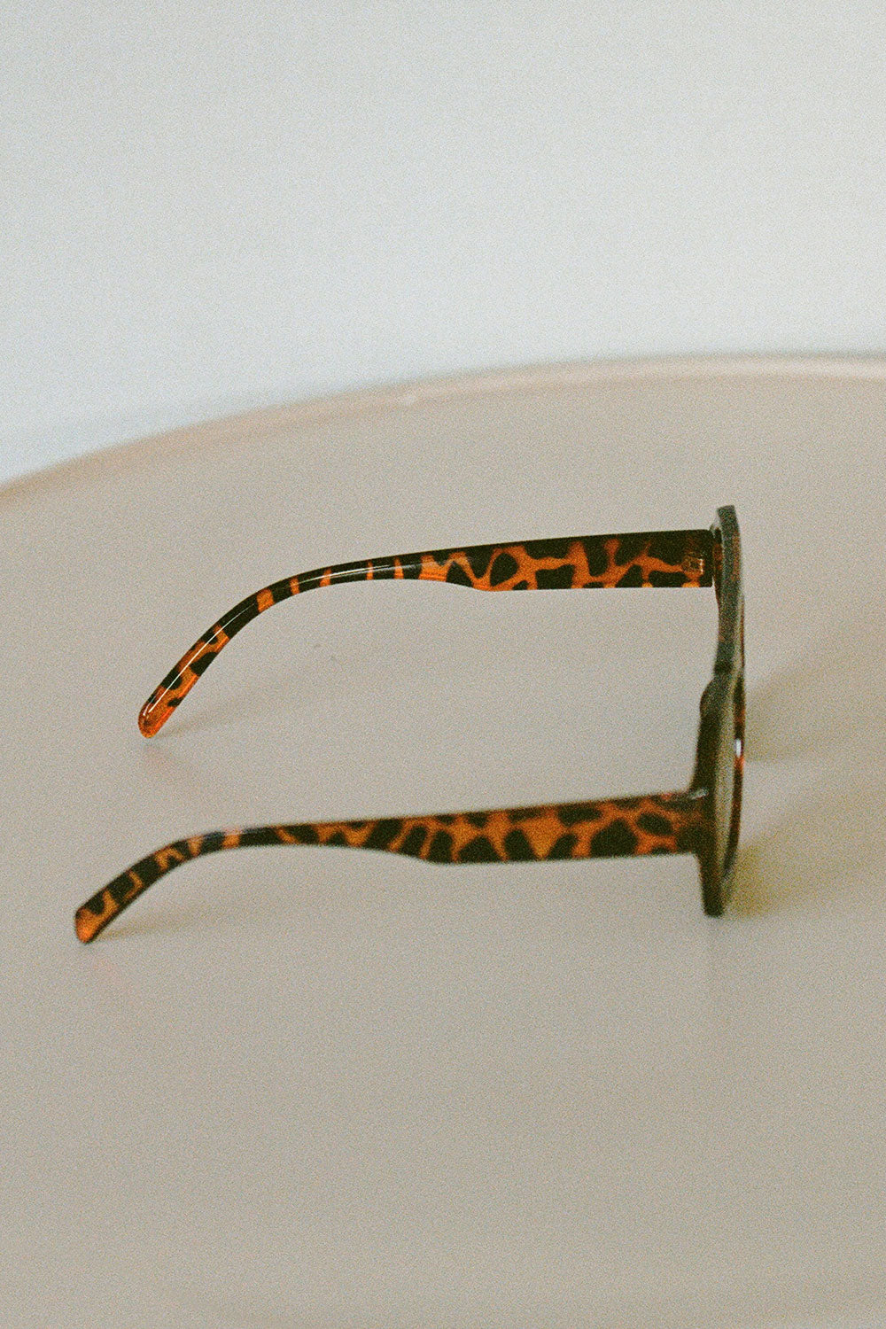 Stylish Retro-Inspired Rexha Fashion Sunglasses