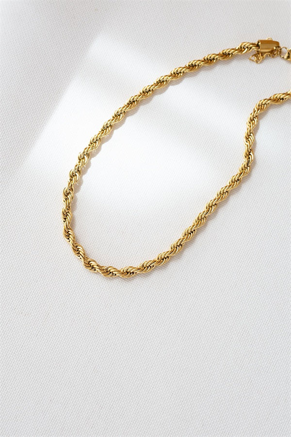 Gorgeous Gold-Toned Twisted Chain Juliette Choker Necklace for Stacking
