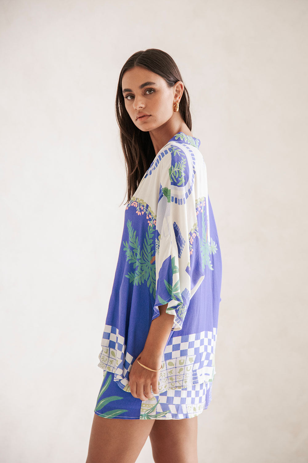 Exquisite Vista Blue Cheyna Top with Relaxed Style