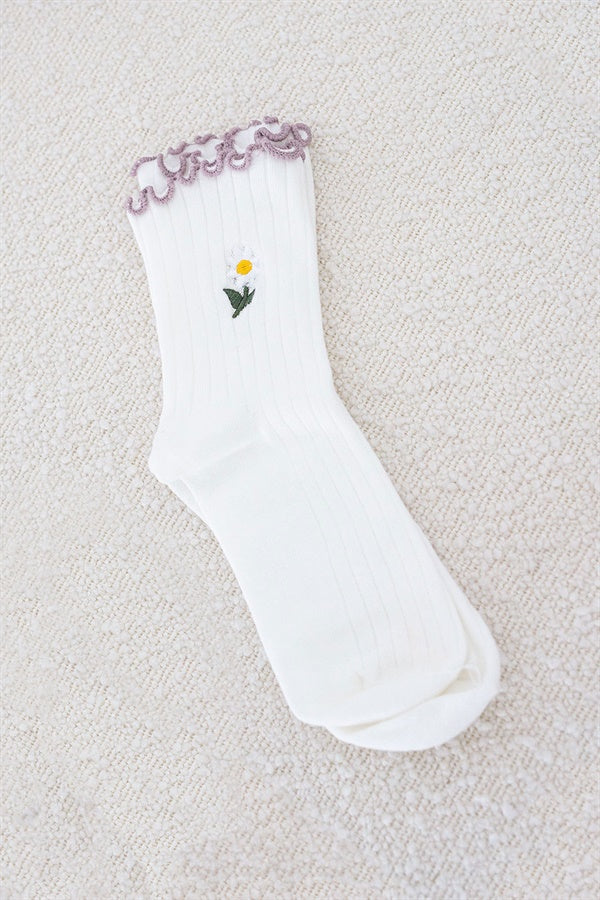 Charming Daisy Embroidered Crew Socks with Lettuce Ruffle Trims