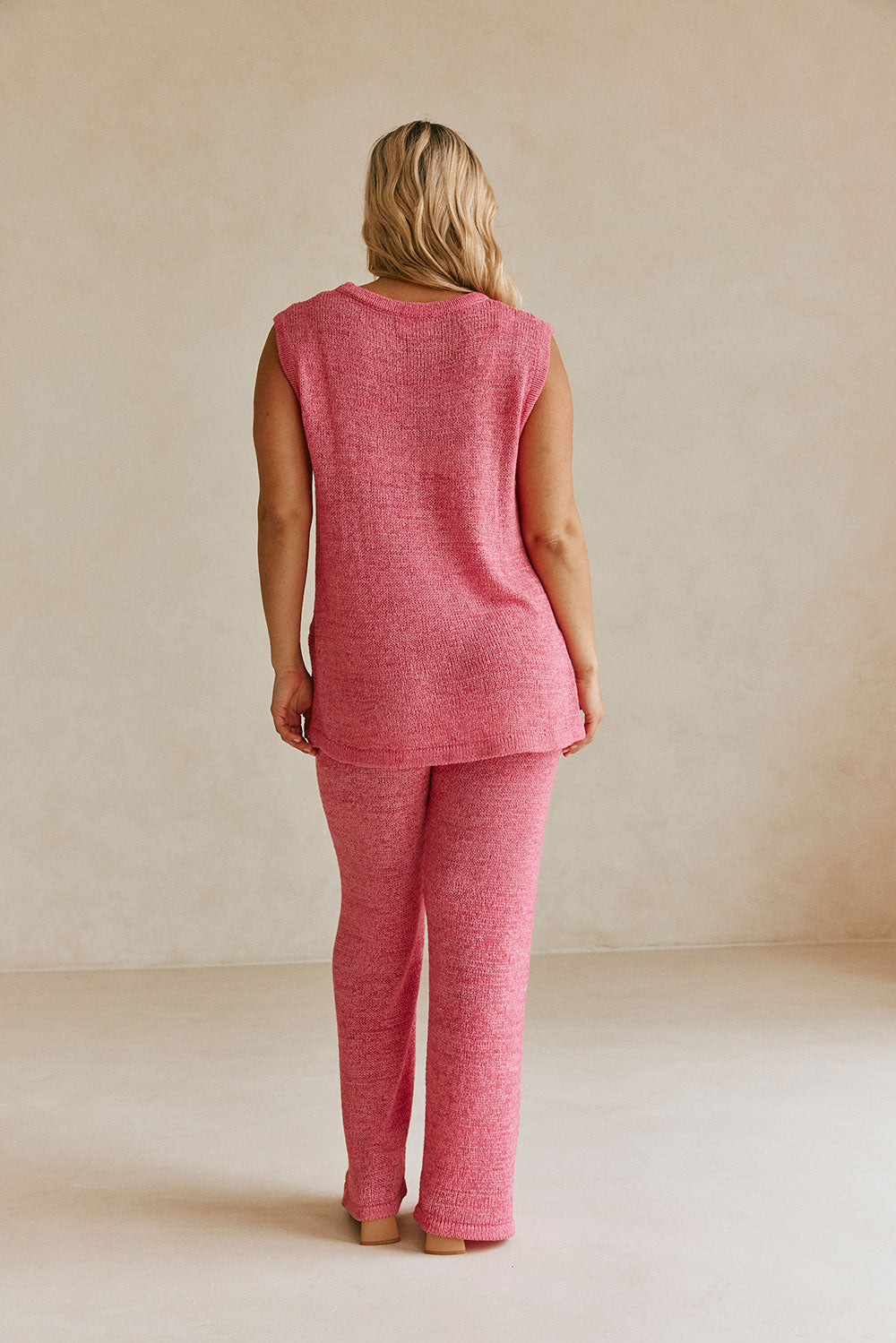 Sleek Louka Rose Top for a Stylish and Comfortable Look