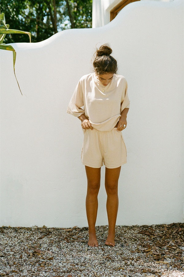 Honey - Colored Oversized Wanderer Tee: A Soft and Stylish Basic
