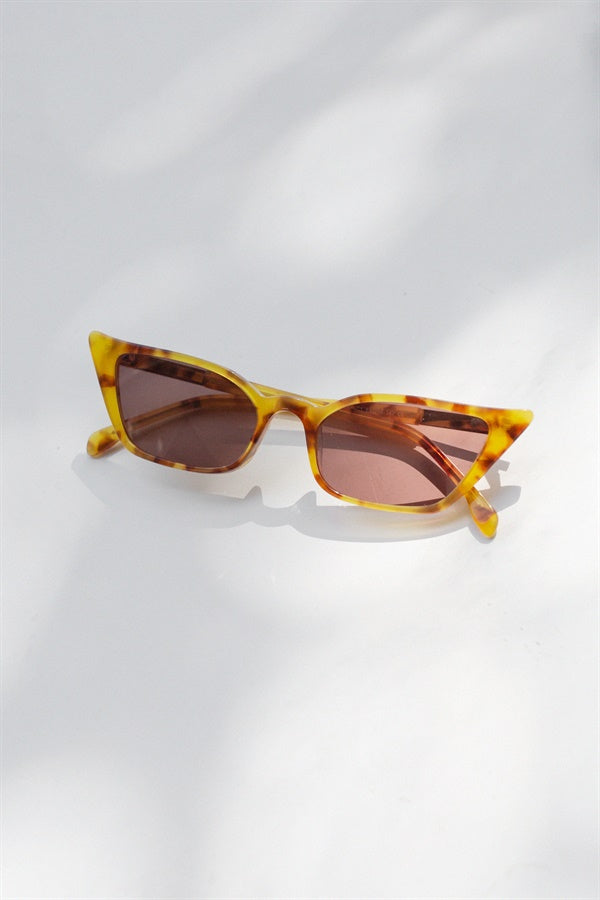 Stylish Lisara Faux Tortoise Shell Cateye Sunglasses with Brow Bar