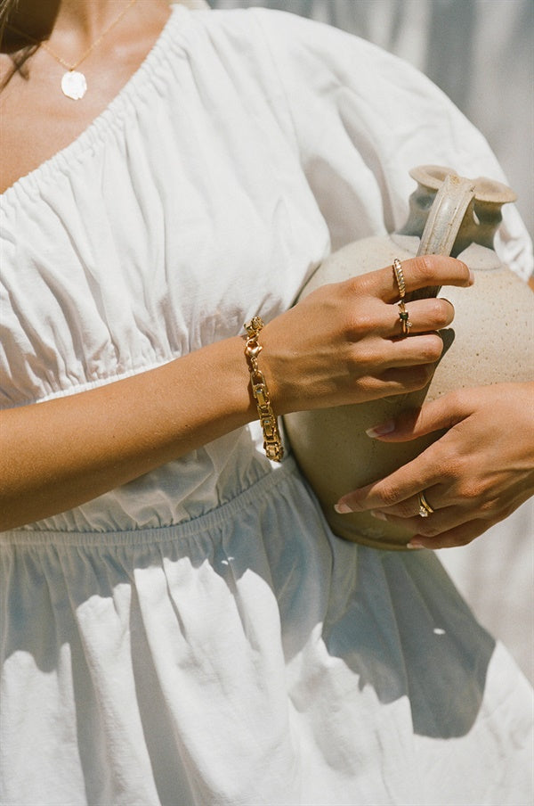 Stylish Gold-Toned Bold Chain Link Bracelet for a Fashion Statement