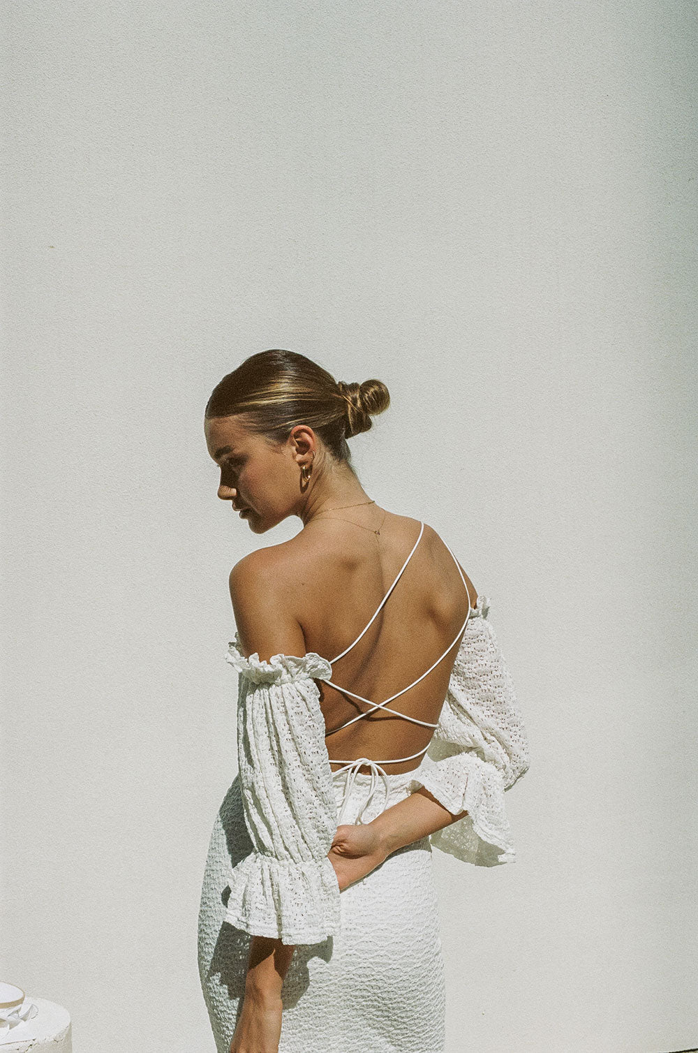 Stunning White Aluer Backless Cold - Shoulder Lace Midi Dress