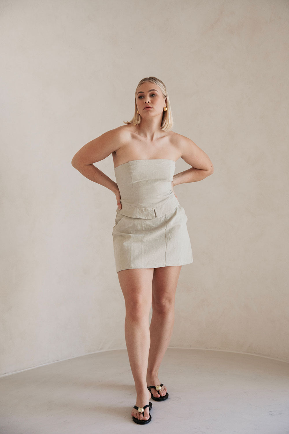 Elegant Strapless Mia Dress for Special Occasions