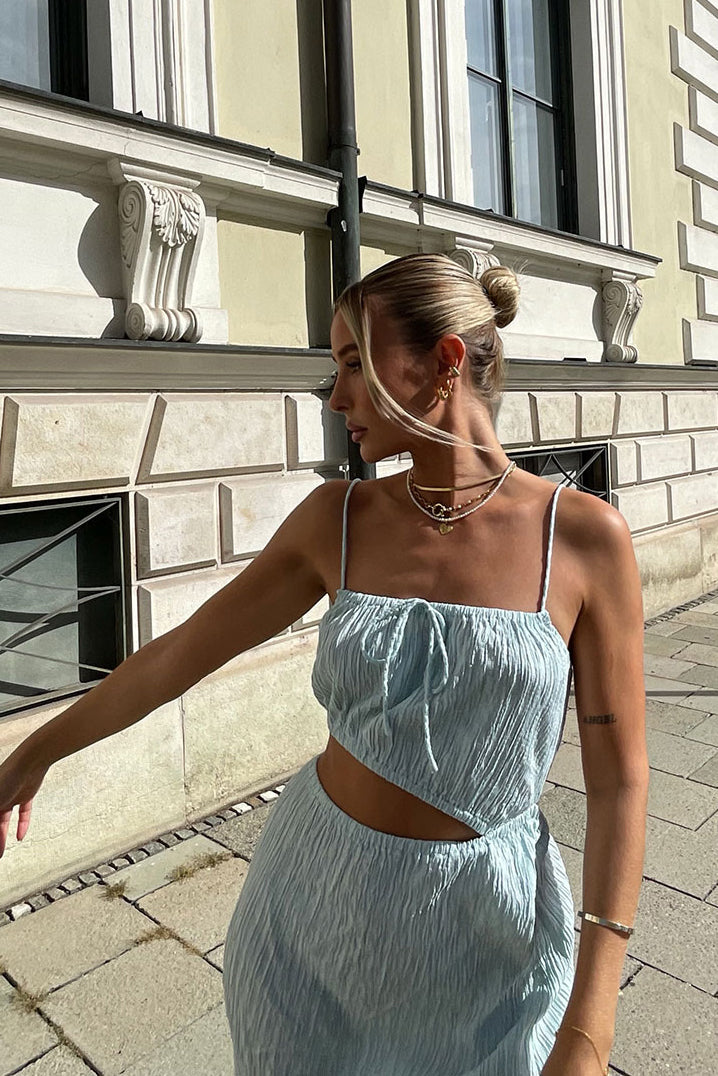 Exclusive Backless Annalise Sample Dress for Fashion Enthusiasts