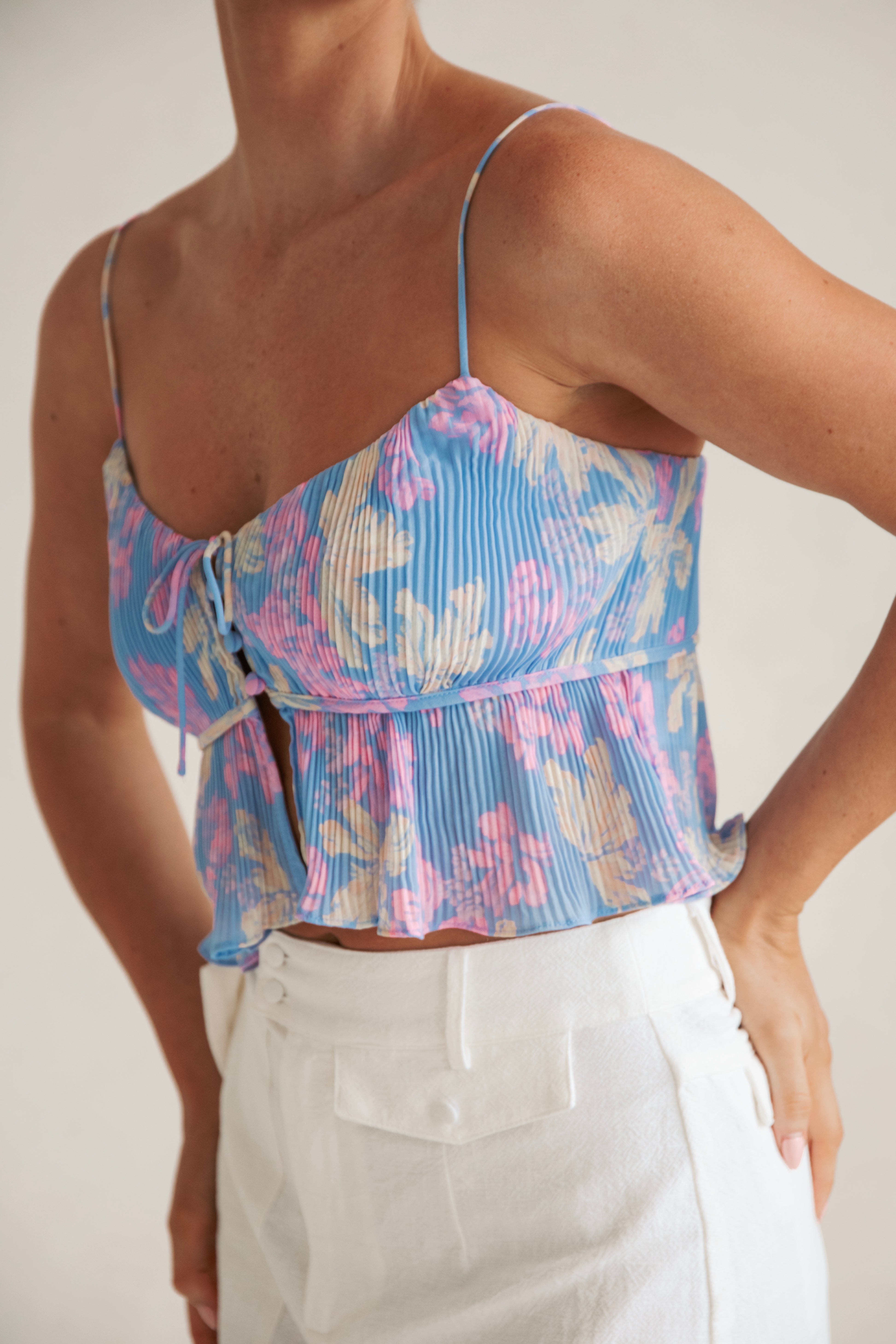 Sabo Luxe Women's Cleo Pleated Iris Vacation Print Top