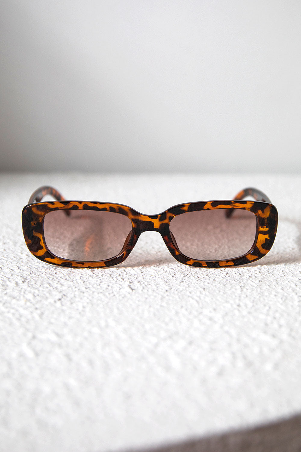 Stylish Capri Model Off - duty Inspired Fashion Sunglasses