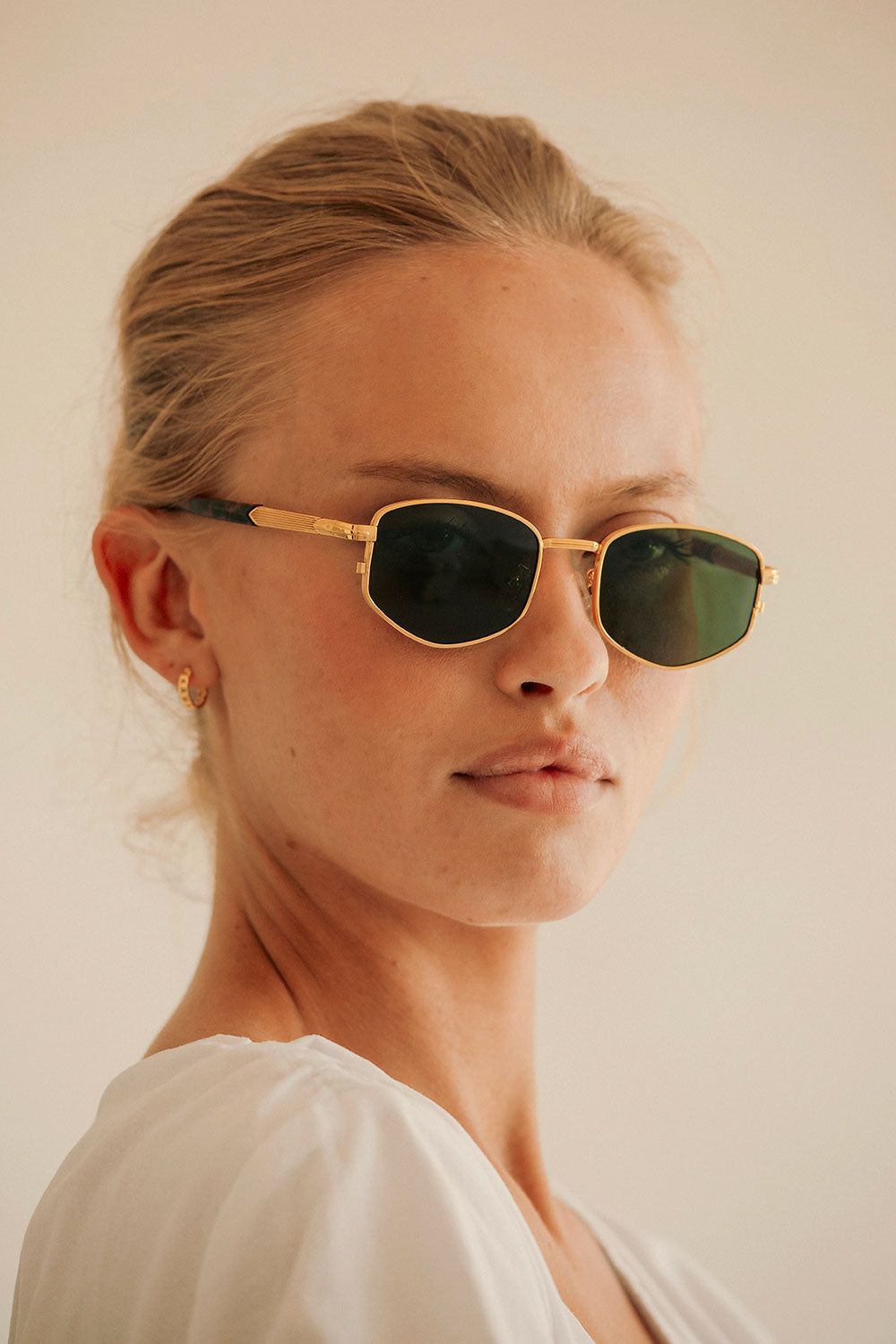 Stylish Mercer Fashion Sunglasses with Thin Gold Frames