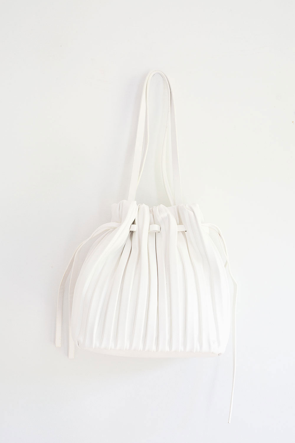Stylish White Nadia Pleated Handbag - A One - of - a - Kind Fashion Accessory