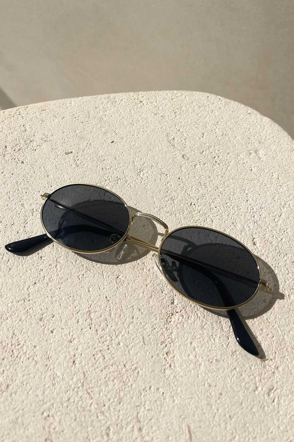 Stylish Gold - Framed Oval Amari Black - Lensed Sunglasses