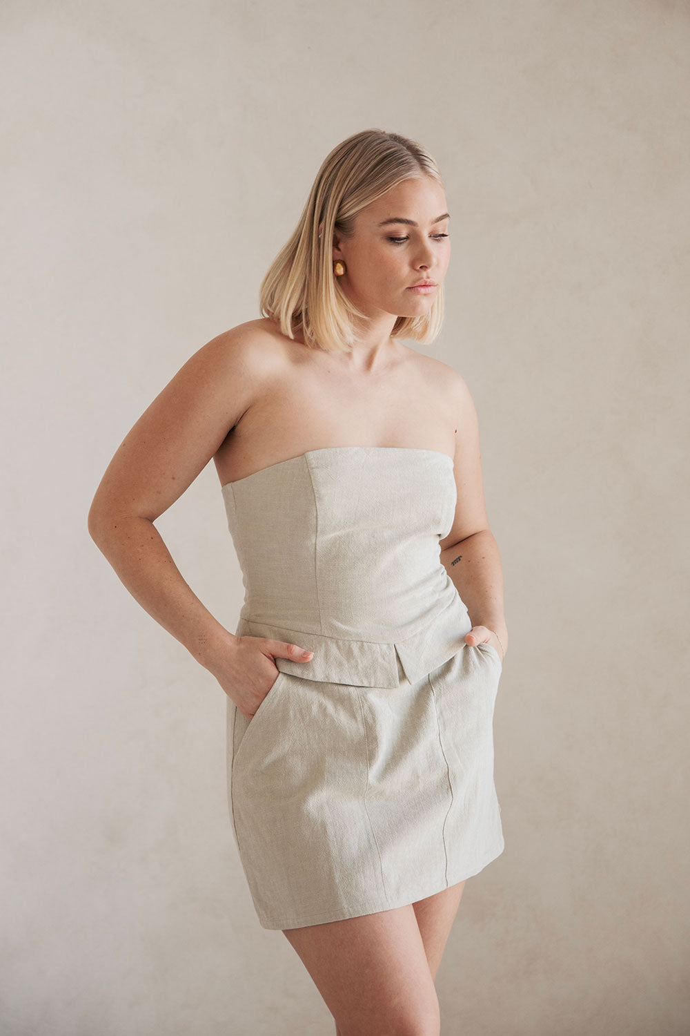 Elegant Strapless Mia Dress for Special Occasions