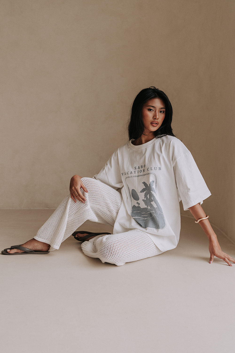 Britta Oversized Women's White Cotton Top with Vintage Graphic