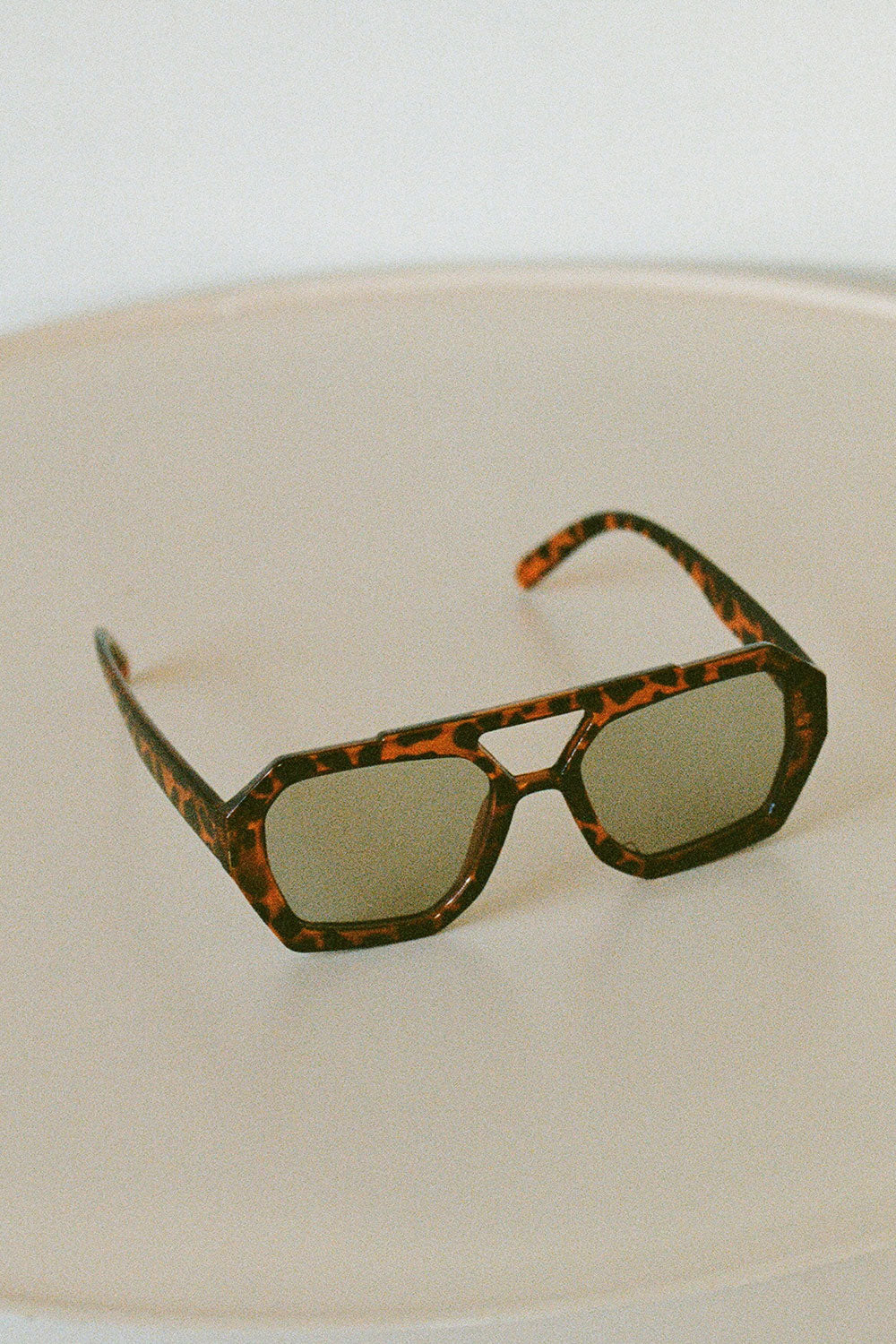 Stylish Retro-Inspired Rexha Fashion Sunglasses