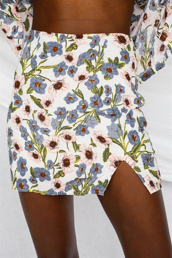 Lightweight Floral Print High Waisted Ruse Skirt for Resort Style