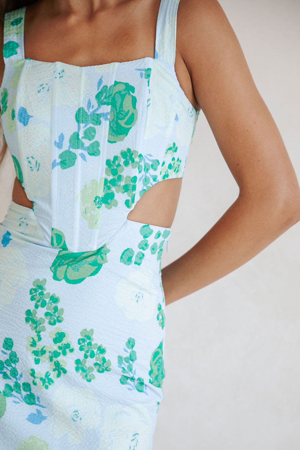 Charming Feliz Midi Dress in Exclusive Corsage Blue Color