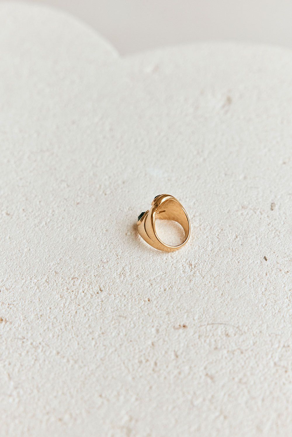Exquisite Gold - Toned Gothic Zara Onyx Finger Ring with Black Stone Accent