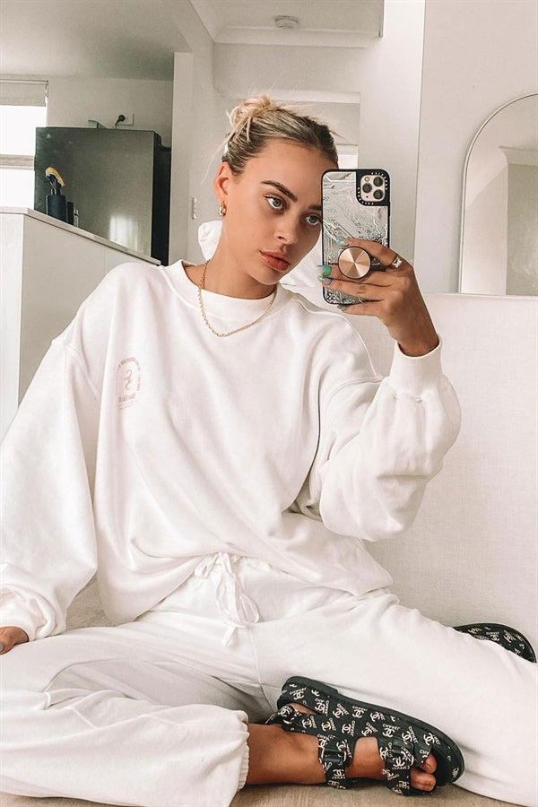 Unique Stay-at-Home Sweatpants with a Faint Mark