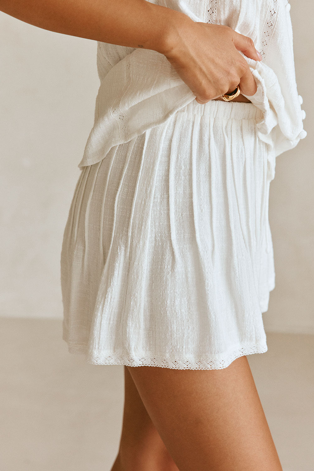 Vintage-Inspired White Natural Raw Cotton High-Waisted Farah Shorts