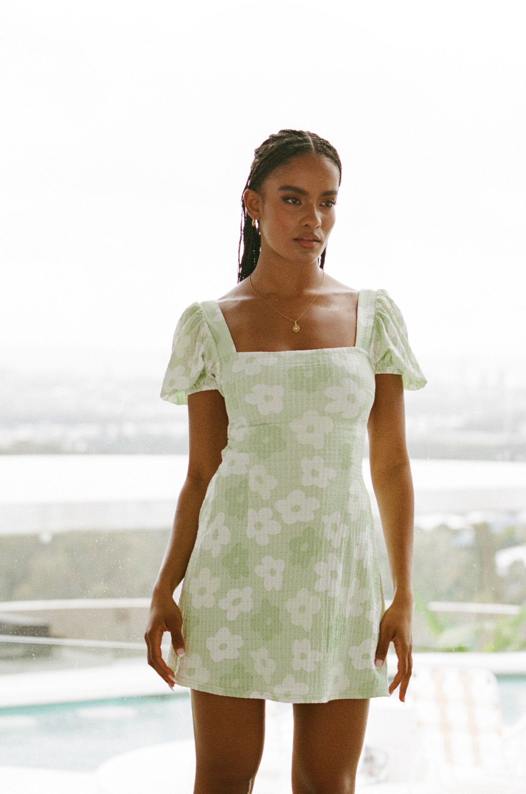Summer-Inspired Backless Liloh Women's Dress with Happy Daisy Print