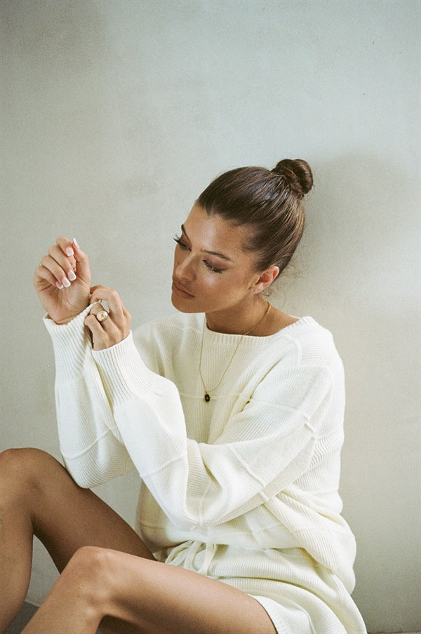 Soft Cream-colored Relaxed Knit Top with Contrast Details