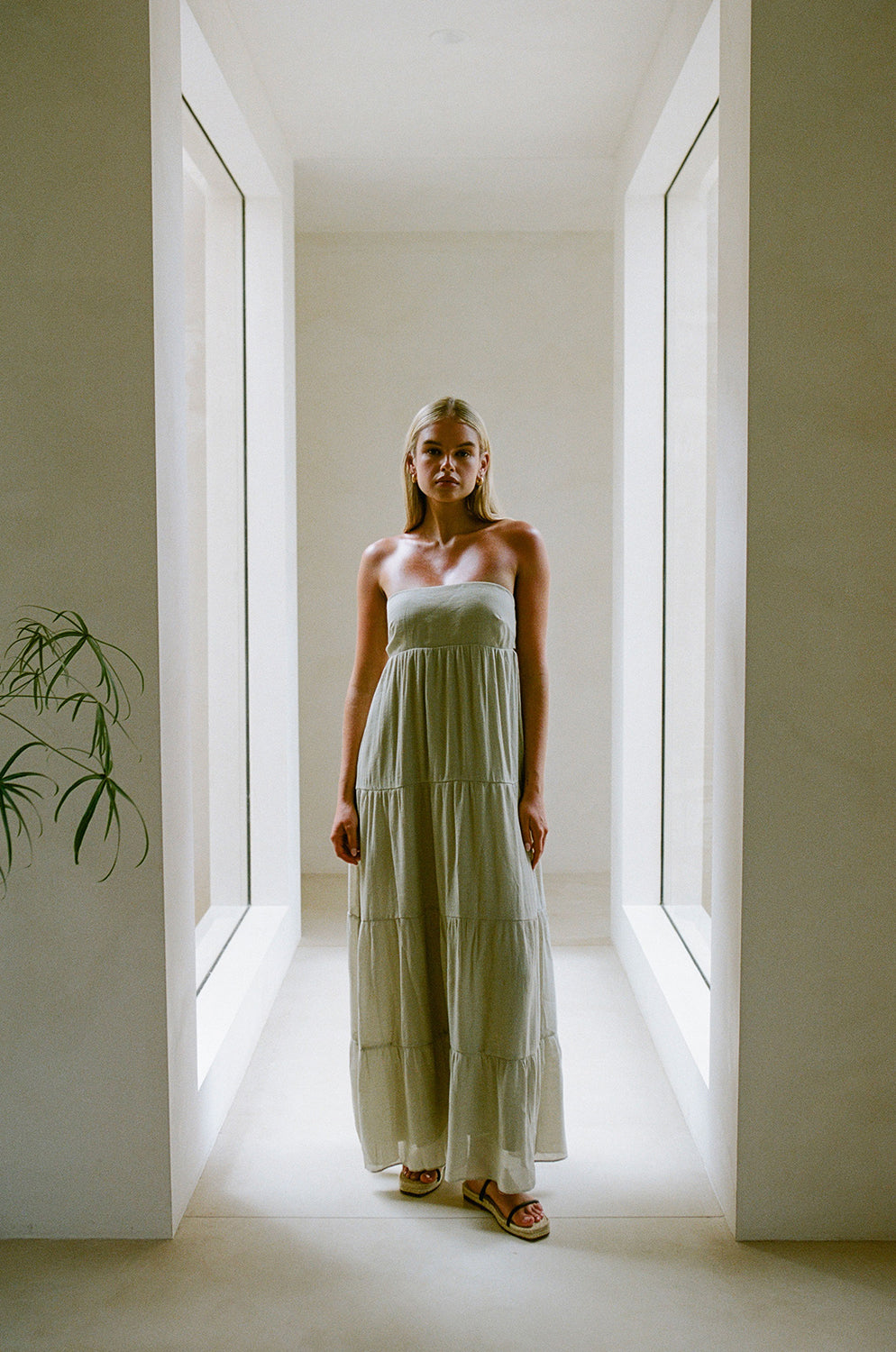 Exquisite Sariya Crepe-feel Strapless Babydoll Maxi Dress