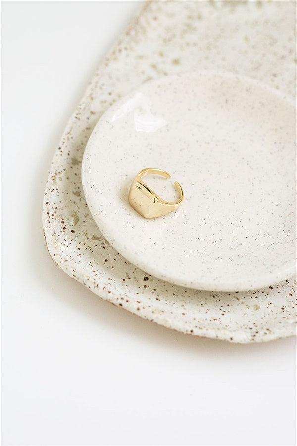 Stylish Gold-Toned Signet Ring Inspired by Rome