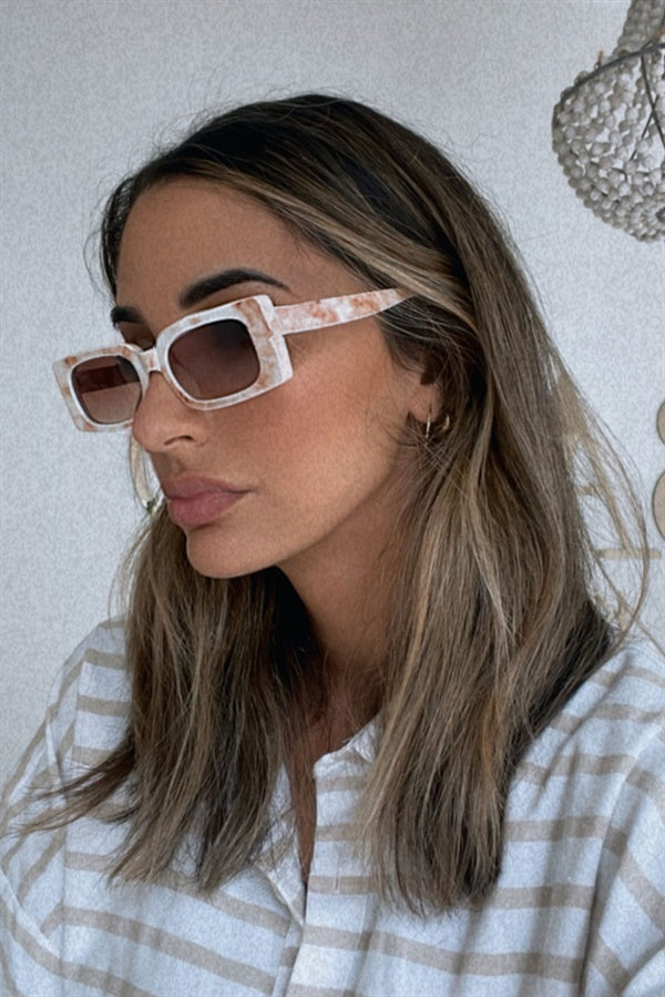 Stylish Marble-Patterned Adri Summer Sunglasses for a Bold Look