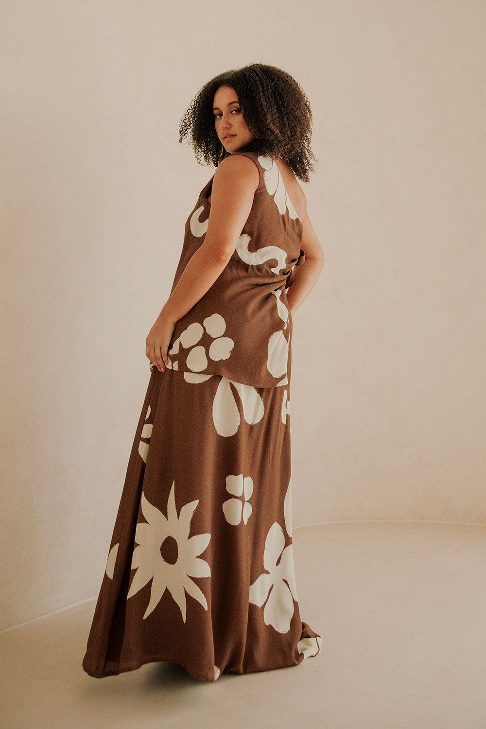 Stylish Lessi Maxi Dress in Exclusive Galene Brown Print