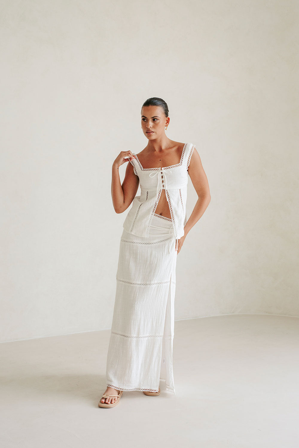 Exquisite White Zia Top Made of High - quality Natural Cotton
