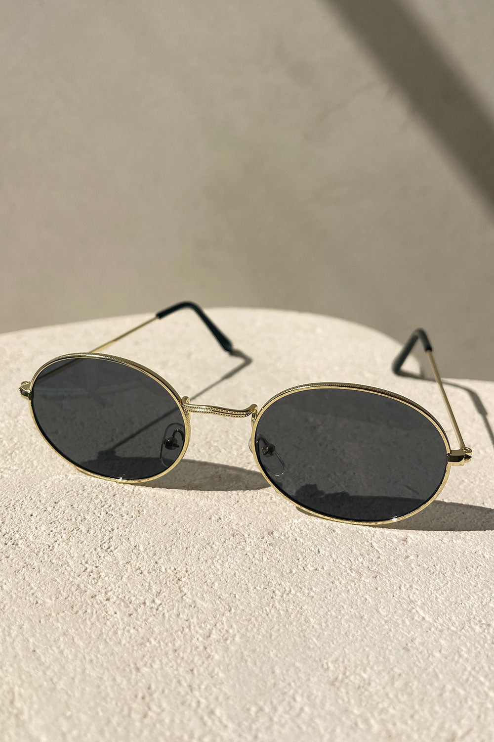 Stylish Gold - Framed Oval Amari Black - Lensed Sunglasses