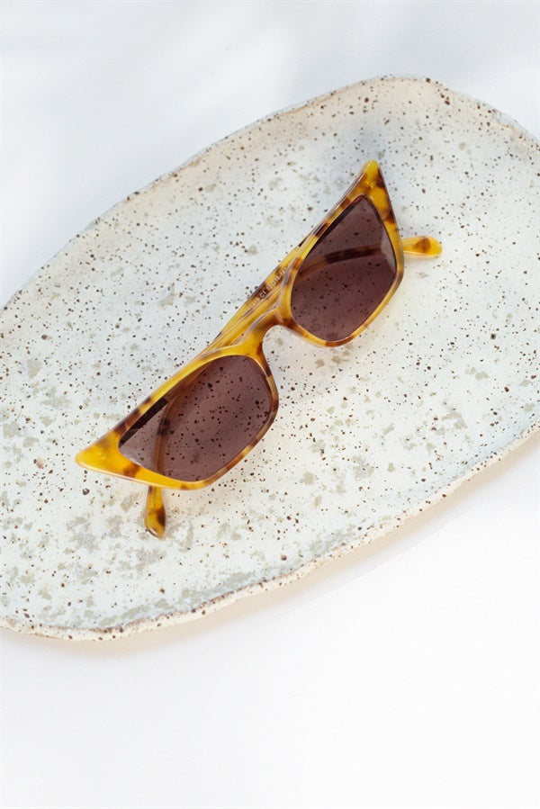 Stylish Lisara Faux Tortoise Shell Cateye Sunglasses with Brow Bar