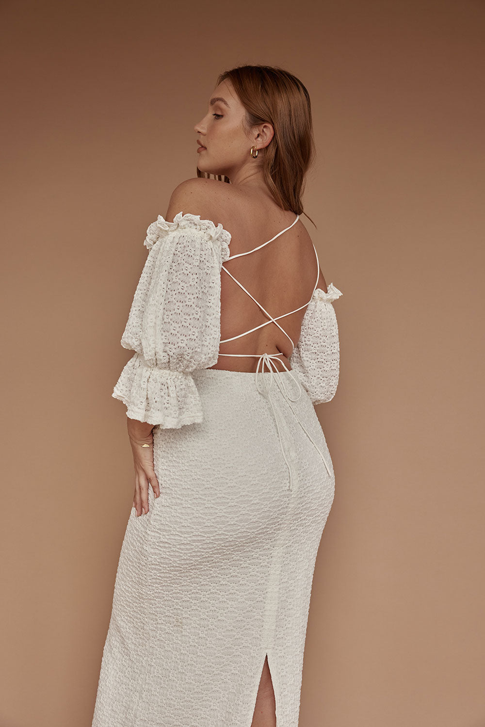 Stunning White Aluer Backless Cold - Shoulder Lace Midi Dress